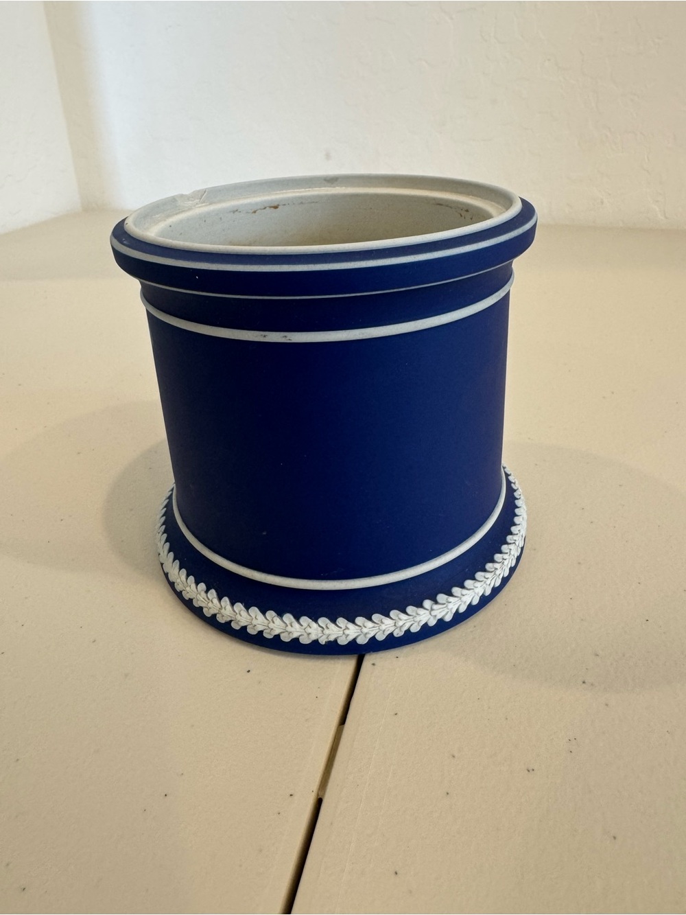 RARE Antique Wedgwood Blue Jasperware Jardinière - Picture 3 of 10